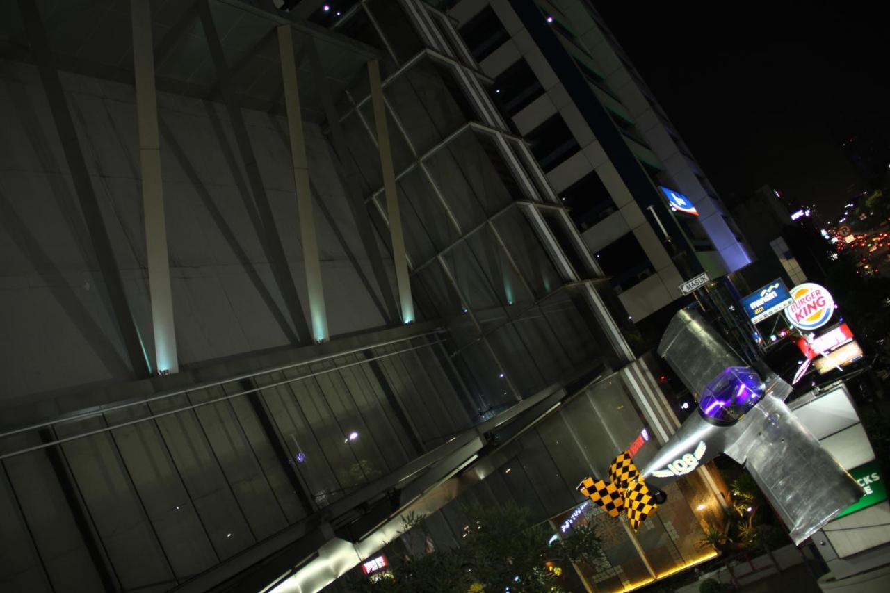108 Hotel By Him Jakarta Ngoại thất bức ảnh
